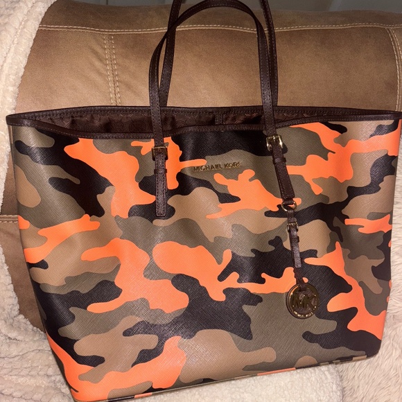Michael Kors Rare Camo Print Tote Bag 🧡🖤 - Picture 4 of 5